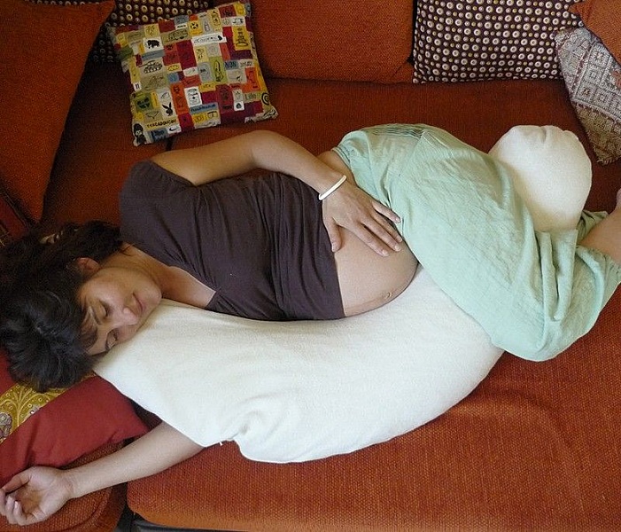 Coussin de maternit&eacute; et d'allaitement &eacute;cologique bio et v&eacute;g&eacute;tal