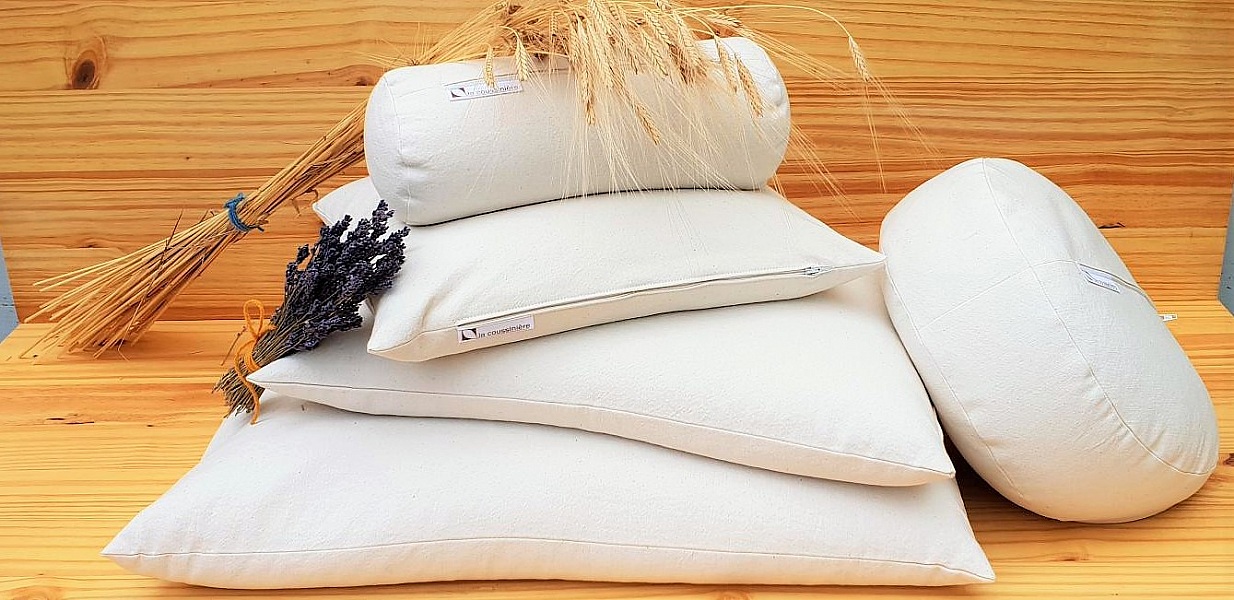 Oreiller v&eacute;g&eacute;tal bio naturel artisanal en &eacute;peautre et lavande, ergonomique en 4 tailles